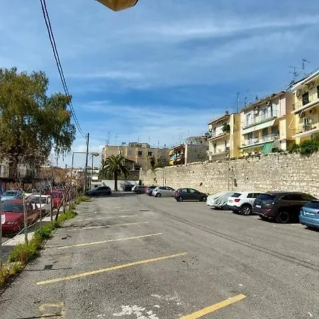 The Corfiot ' Center ' *